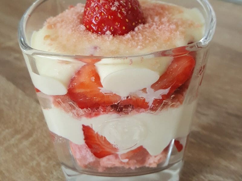 Cliquez pour zoomer ! Délices fraises et chocolat blanc Thermomix par dadouline