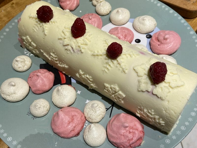 Cliquez pour zoomer ! Bûche de Noël framboises et chocolat blanc Thermomix par laetitia_214