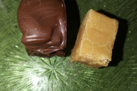 Cliquez pour zoomer ! Caramels aux cacahuètes enrobés de chocolat Thermomix par steph1703