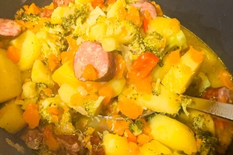 Cliquez pour zoomer ! Ragoût de légumes, pommes de terre et saucisses Thermomix par nenexx