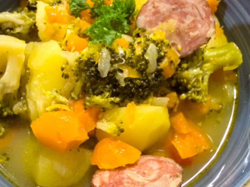 Cliquez pour zoomer ! Ragoût de légumes, pommes de terre et saucisses Thermomix par nenexx