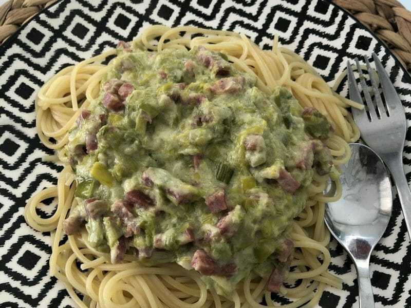 Cliquez pour zoomer ! Tagliatelles à la crème de poireaux Thermomix par amel_18