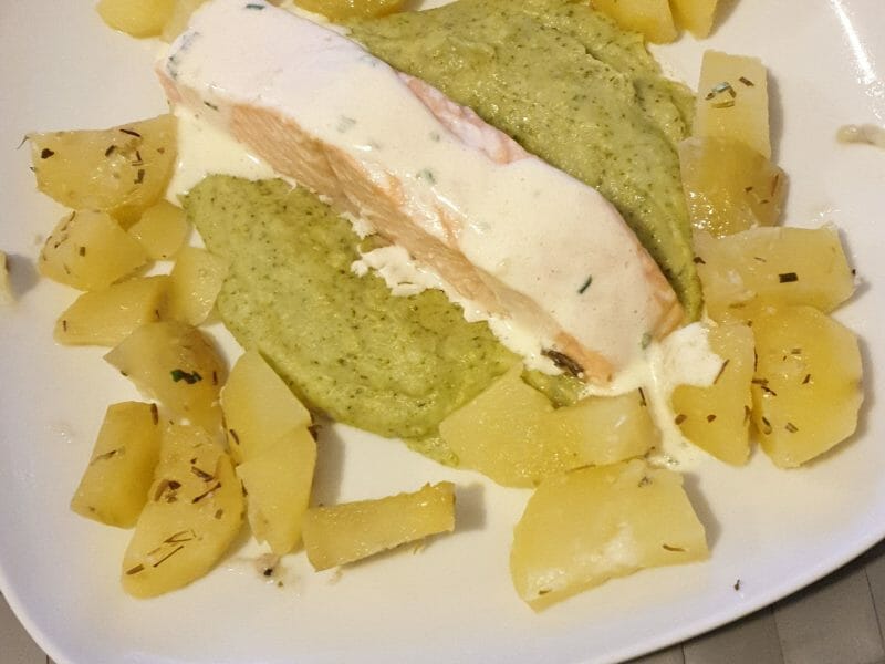 Cliquez pour zoomer ! Saumon sur purée de brocolis Thermomix par nina_20