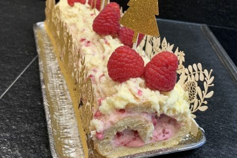 Cliquez pour zoomer ! Bûche de Noël framboises et chocolat blanc Thermomix par caroline_171