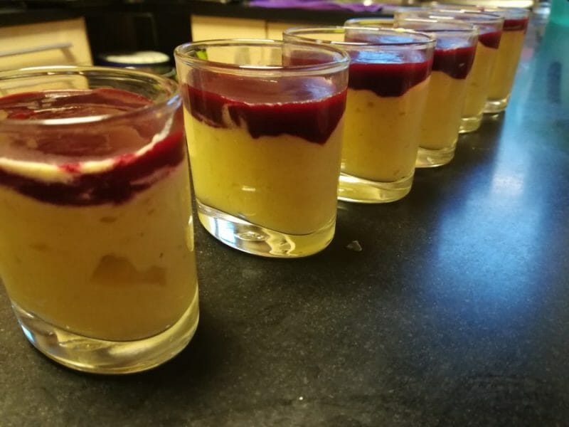 Cliquez pour zoomer ! Mousse à la framboise et son coulis Thermomix par NadaElBanna