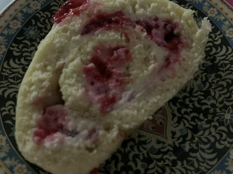 Cliquez pour zoomer ! Bûche de Noël framboises et chocolat blanc Thermomix par tetine0711