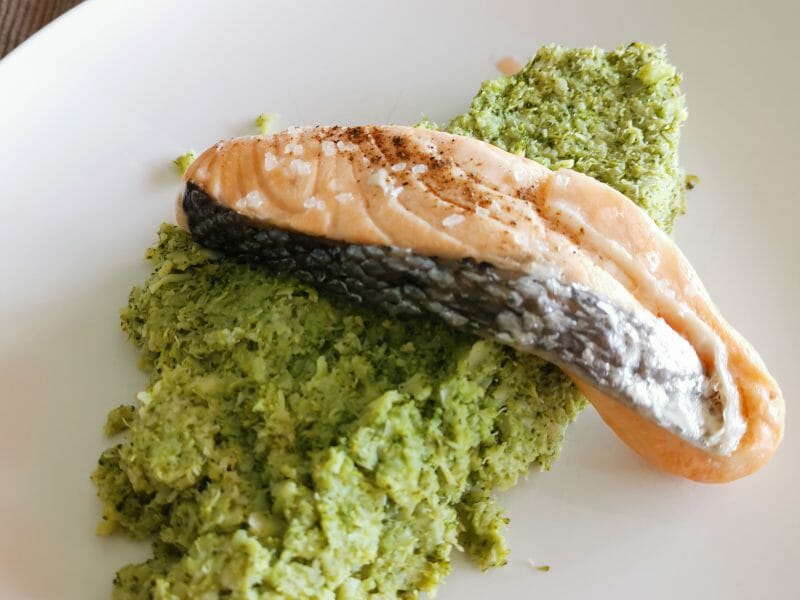 Cliquez pour zoomer ! Saumon sur purée de brocolis Thermomix par cliia07