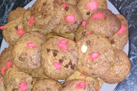 Cliquez pour zoomer ! Cookies aux éclats de pralines roses et pépites de chocolat au Thermomix