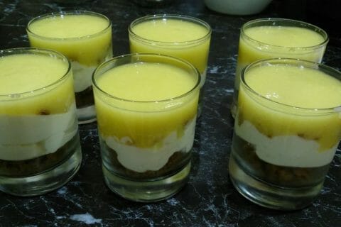 Cliquez pour zoomer ! Panna cotta citron sur sablé spéculoos et miroir de mangue au Thermomix