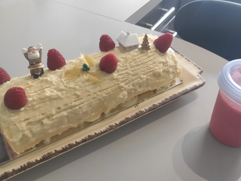 Cliquez pour zoomer ! Bûche de Noël framboises et chocolat blanc Thermomix par ophelie_58