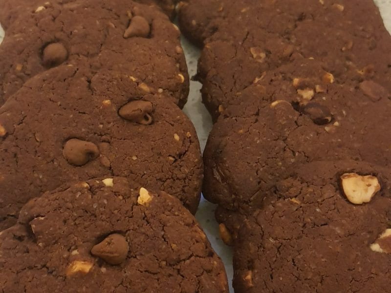 Cliquez pour zoomer ! Cookies aux 3 chocolats et noisettes Thermomix par imane2b