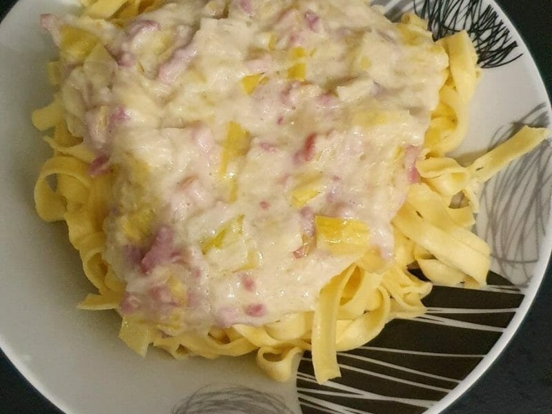 Cliquez pour zoomer ! Tagliatelles à la crème de poireaux Thermomix par laetitia_251