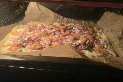 Cliquez pour zoomer ! Tarte flambée rapide au saumon fumé Thermomix par delisaflo