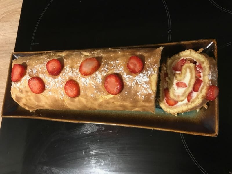 Cliquez pour zoomer ! Fraisier roulé Thermomix par Milie98