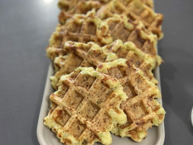 Cliquez pour zoomer ! Galettes de chou-fleur et sauce yaourt Thermomix par PitiGateauSec