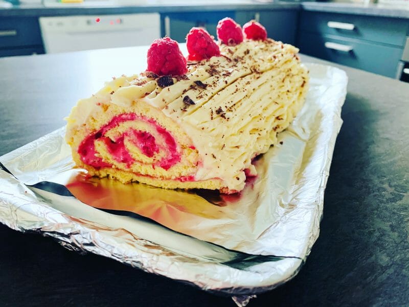 Cliquez pour zoomer ! Bûche de Noël framboises et chocolat blanc Thermomix par eva42