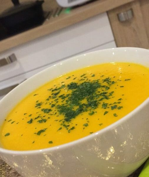 Cliquez pour zoomer ! Soupe de panais et mimolette aux noisettes Thermomix par Fralma