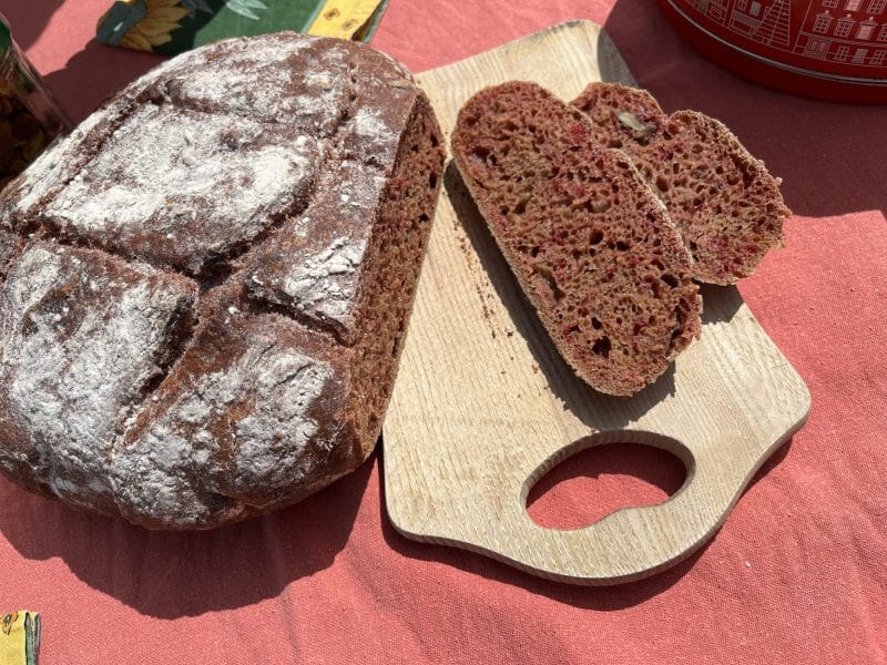 Cliquez pour zoomer ! Pain à la betterave Thermomix par enjoyyourmeal