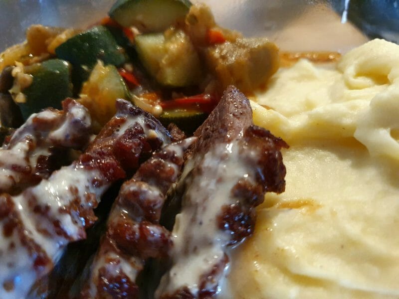 Cliquez pour zoomer ! Magret de canard sauce au poivre blanc Thermomix par stephi7289