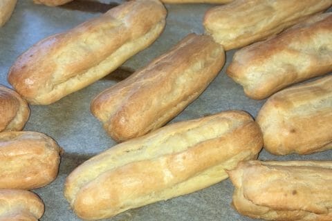 Cliquez pour zoomer ! Éclairs fraises chantilly Thermomix par mathilde_18000