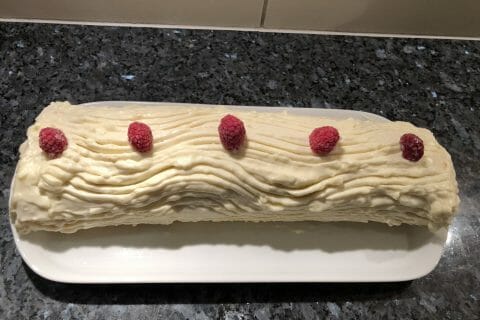 Cliquez pour zoomer ! Bûche de Noël framboises et chocolat blanc Thermomix par Chris