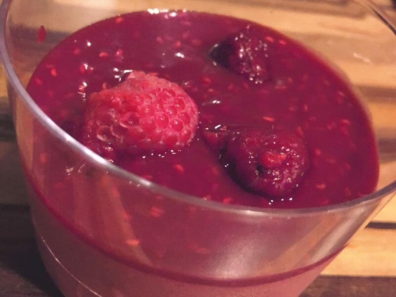 Cliquez pour zoomer ! Mousse à la framboise et son coulis Thermomix par dodo81240