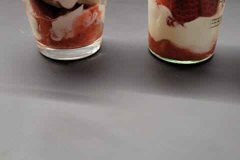 Cliquez pour zoomer ! Tiramisu aux fraises en verrines Thermomix par lya17