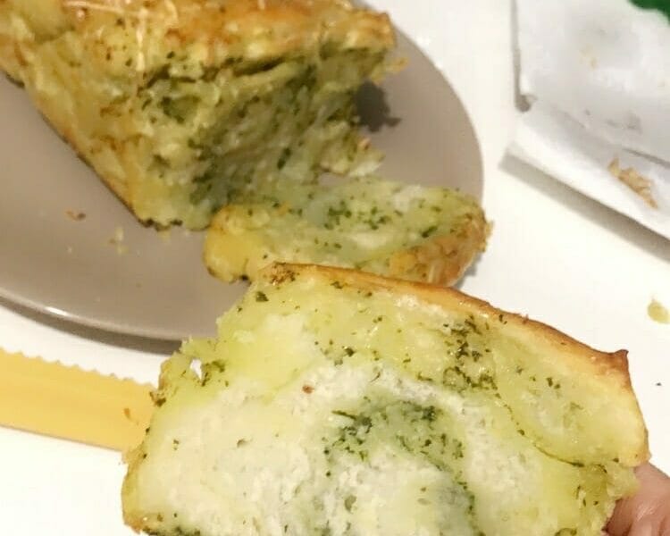 Cliquez pour zoomer ! Pain à l’ail, persil et mozzarella Thermomix par sarah_184
