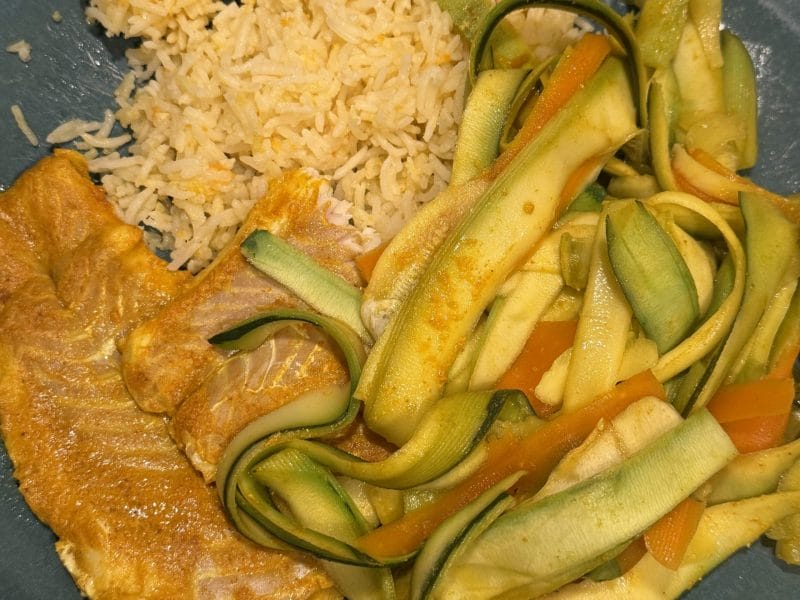 Cliquez pour zoomer ! Saumon sauce curry et tagliatelles de légumes Thermomix par laura_m