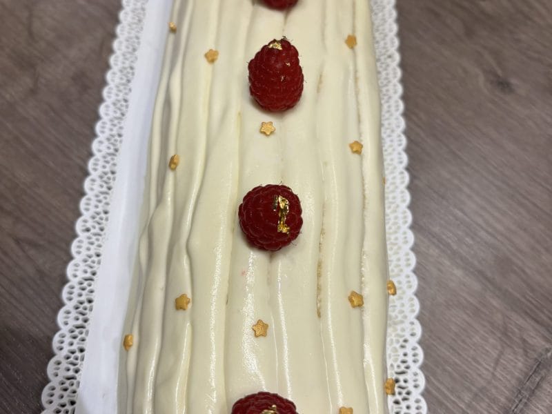 Bûche de Noël framboises et chocolat blanc Thermomix par saimas