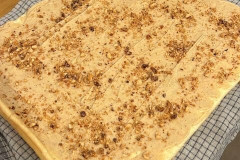 Cliquez pour zoomer ! Bûche pralinée aux éclats de noisettes caramélisés Thermomix par alix13