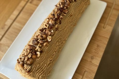 Cliquez pour zoomer ! Bûche pralinée aux éclats de noisettes caramélisés Thermomix par alix13