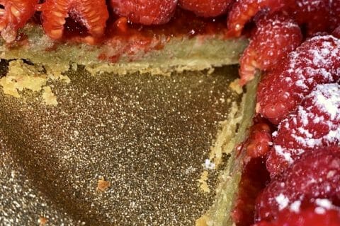 Cliquez pour zoomer ! Tartelettes framboises sur crème d’amande et pistache Thermomix par lisalass