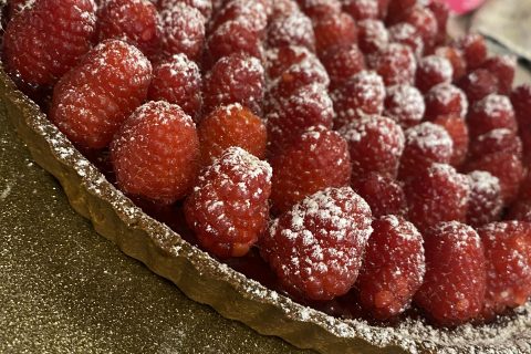 Cliquez pour zoomer ! Tartelettes framboises sur crème d’amande et pistache Thermomix par lisalass