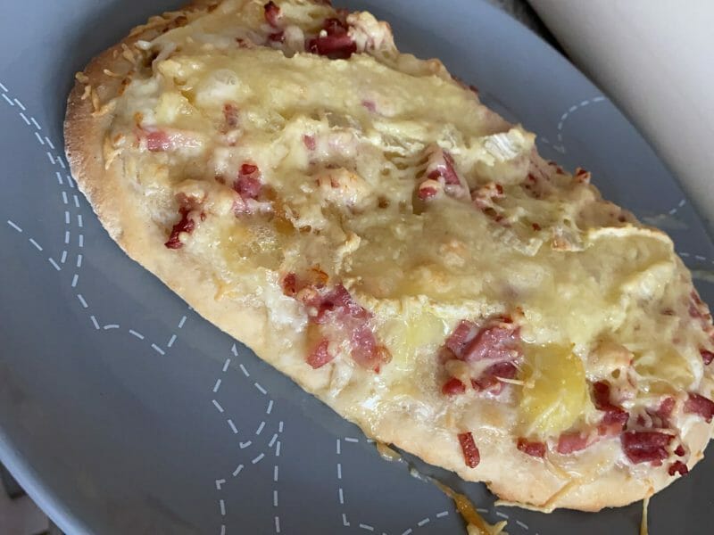 Cliquez pour zoomer ! Pizza au saumon et sauce kiri Thermomix par aliss_1