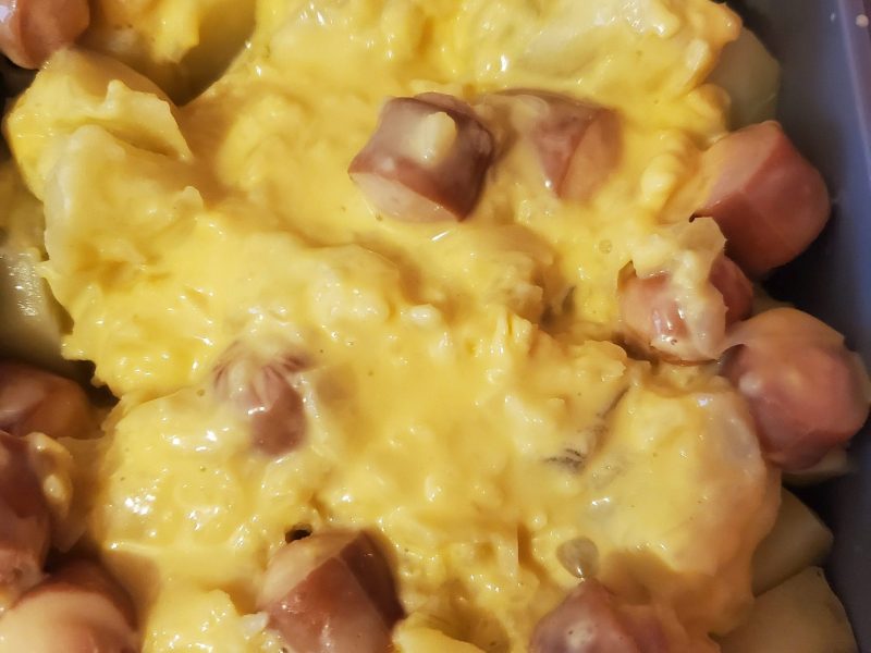 Cliquez pour zoomer ! Pommes de terre et knackis sauce cheddar Thermomix par maga9