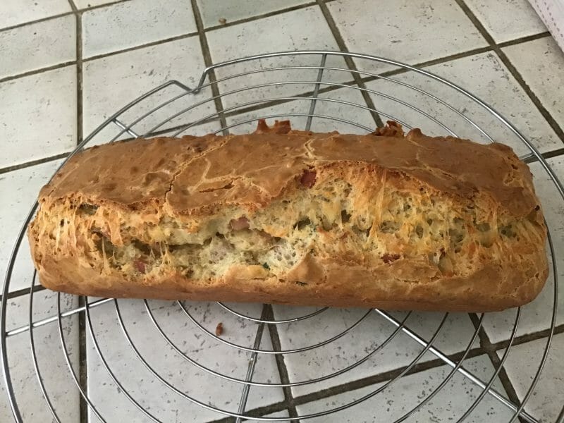 Cliquez pour zoomer ! Cake chèvre, noisettes et lardons Thermomix par Marie-france34
