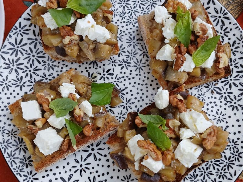 Cliquez pour zoomer ! Brushetta aubergines, chèvre et noix Thermomix par Bamby