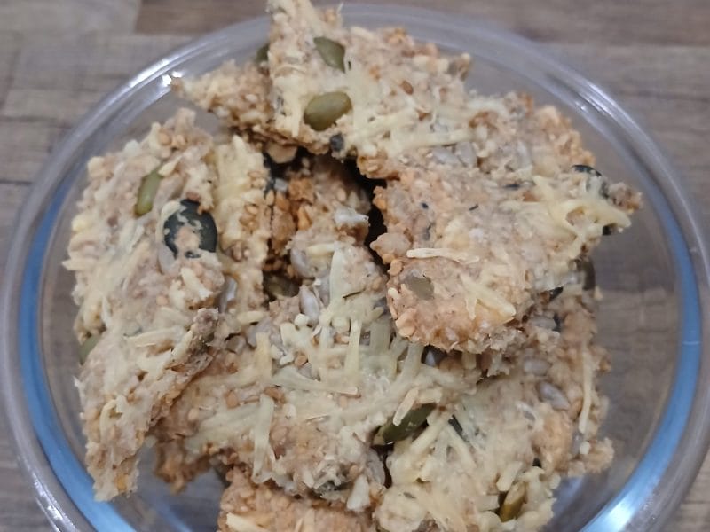 Cliquez pour zoomer ! Crackers salés à l’emmental et aux graines Thermomix par Bamby