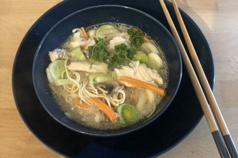 Cliquez pour zoomer ! Bouillon Chinois, poulet et poireaux Thermomix par Blanchecvn