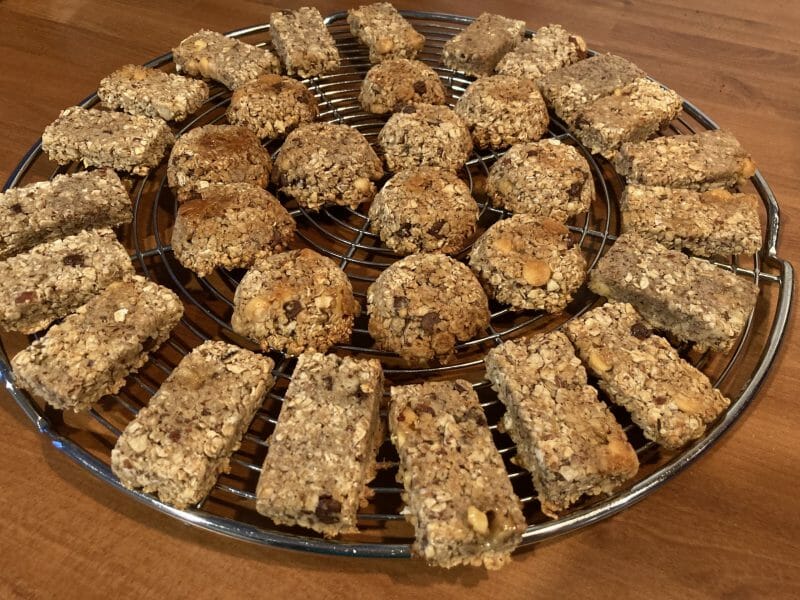 Cliquez pour zoomer ! Barres de céréales à l’avoine, noisettes, banane et chocolat Thermomix par Juljo