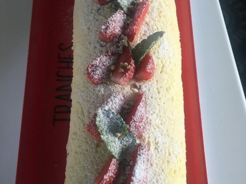 Cliquez pour zoomer ! Fraisier roulé Thermomix par Milie74