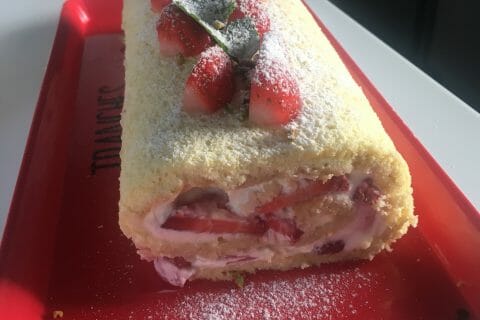 Cliquez pour zoomer ! Fraisier roulé Thermomix par Milie74