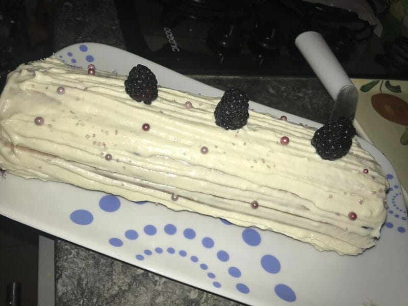 Cliquez pour zoomer ! Bûche de Noël framboises et chocolat blanc Thermomix par cha1811