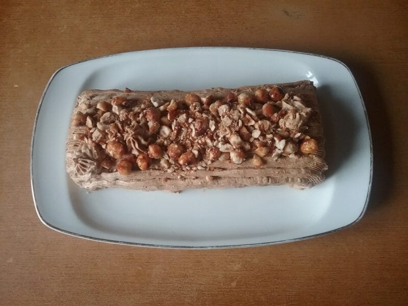 Cliquez pour zoomer ! Bûche pralinée aux éclats de noisettes caramélisés Thermomix par annickp