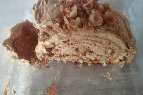 Cliquez pour zoomer ! Bûche pralinée aux éclats de noisettes caramélisés Thermomix par annickp