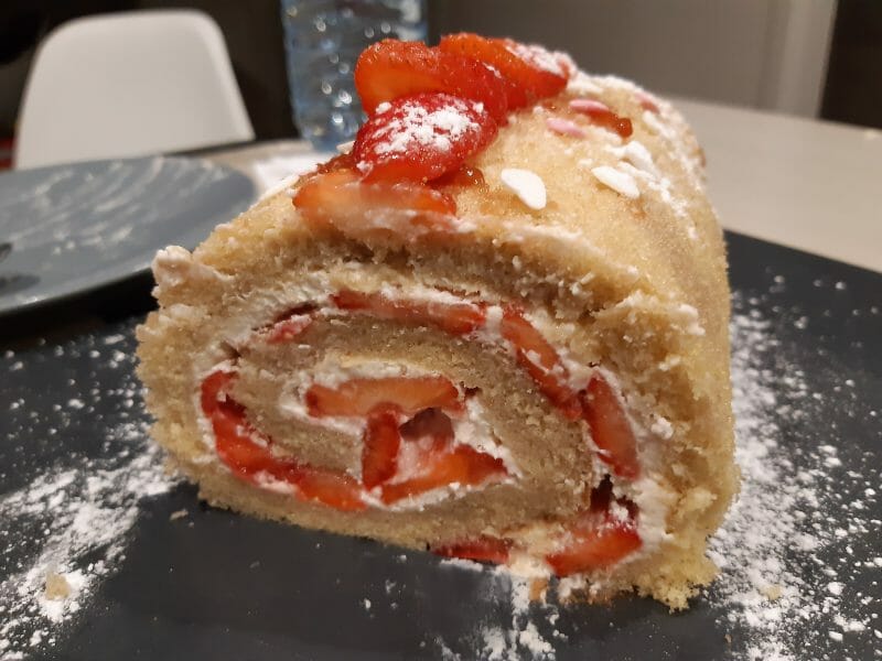 Cliquez pour zoomer ! Fraisier roulé Thermomix par ceylin