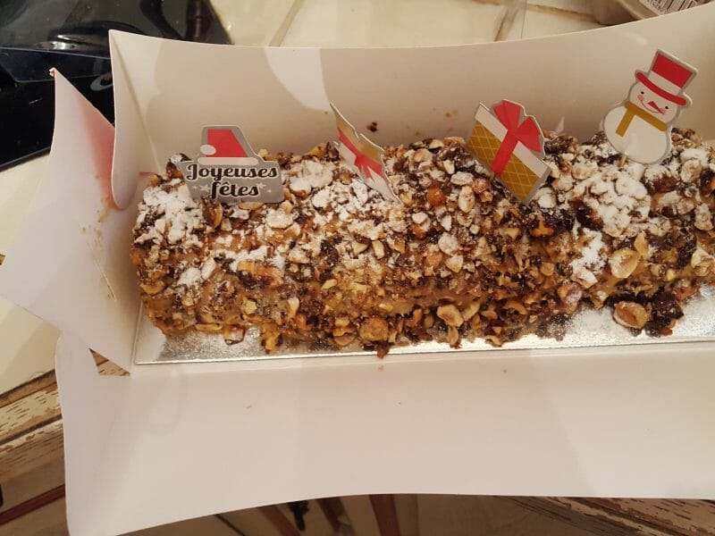 Cliquez pour zoomer ! Bûche pralinée aux éclats de noisettes caramélisés Thermomix par roxvalli