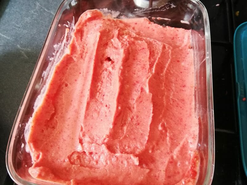 Cliquez pour zoomer ! Glace à la fraise Thermomix par claire_152