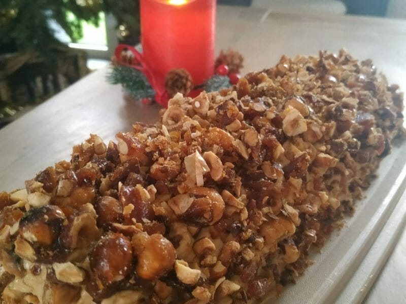 Cliquez pour zoomer ! Bûche pralinée aux éclats de noisettes caramélisés Thermomix par chrystele1411